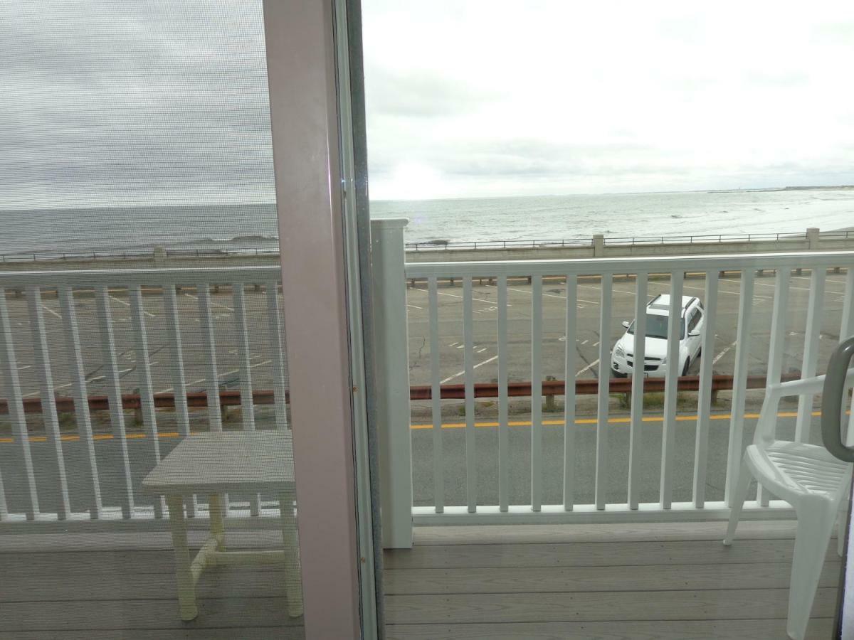 Jonathan'S On The Oceanfront Hampton Eksteriør billede